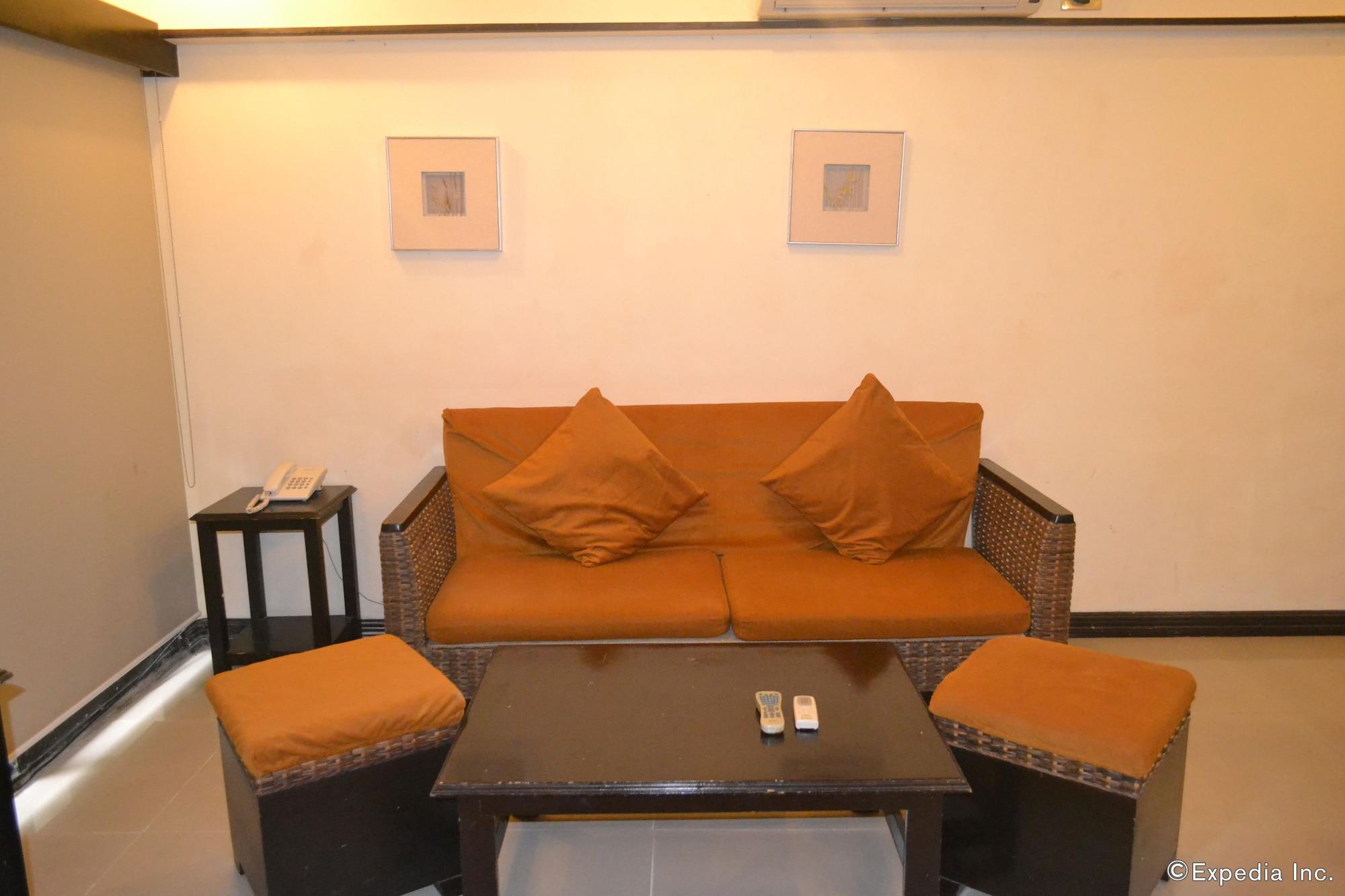 Lancaster Hotel Cebu Мактан Экстерьер фото