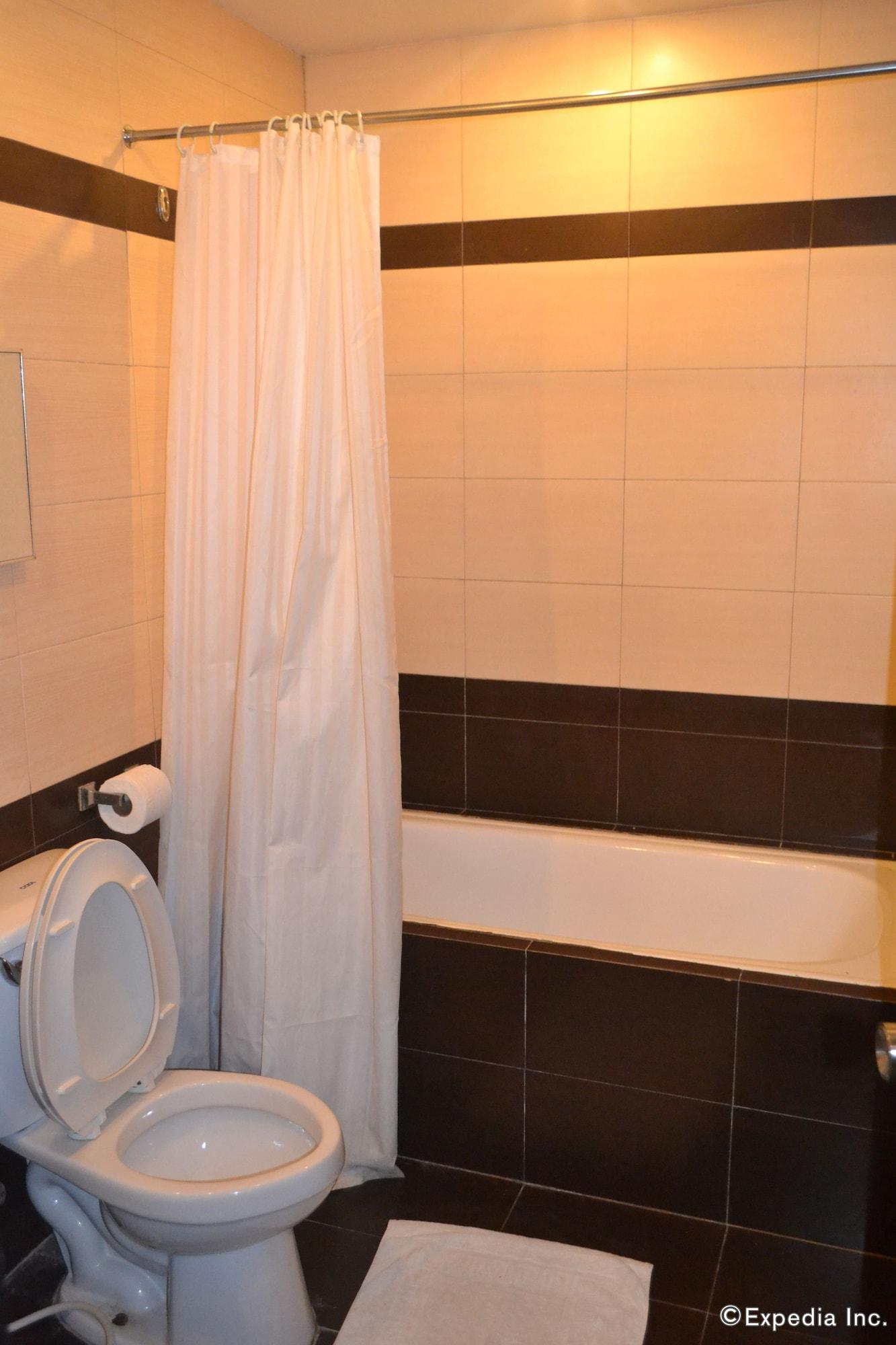 Lancaster Hotel Cebu Мактан Экстерьер фото