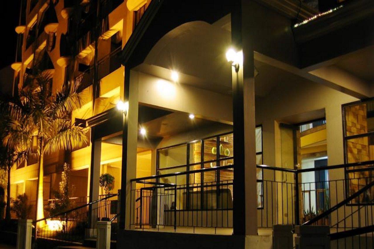Lancaster Hotel Cebu Мактан Экстерьер фото