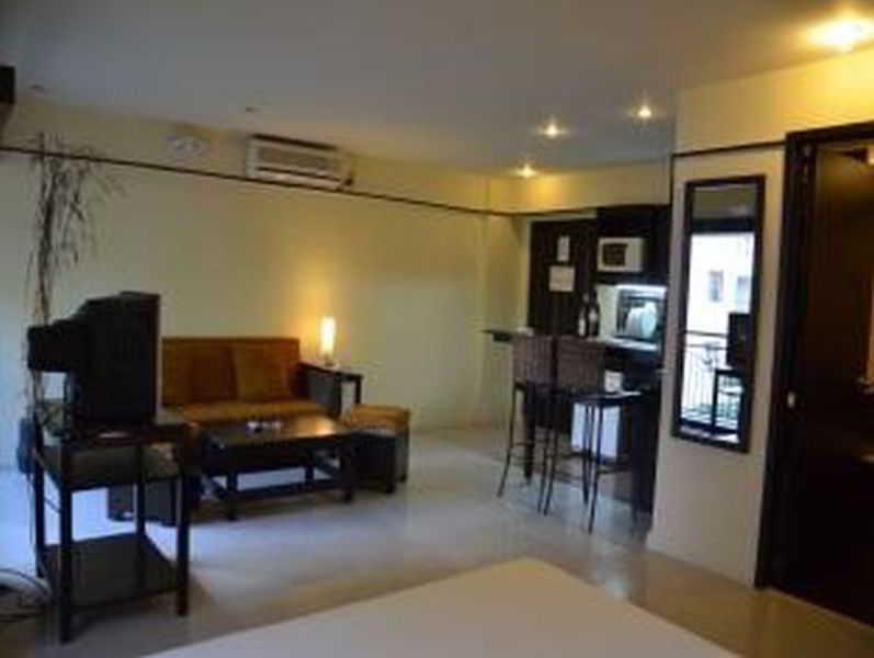 Lancaster Hotel Cebu Мактан Экстерьер фото