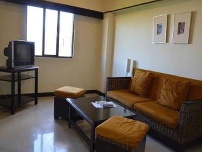 Lancaster Hotel Cebu Мактан Экстерьер фото
